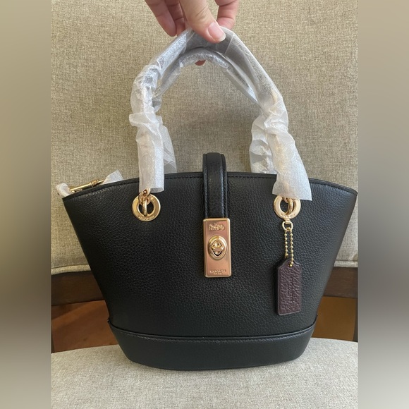 NWT！COACH Lane Bucket Bag（COACH C8399）GOLD/BLACK-MULTI for holiday gift - Picture 1 of 9